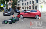 Иномарка влетела в мотоцикл у кондитерской фабрики в Воронеже