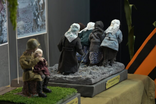 Кукольную экспозицию представили на воронежском стенде на выставке «Россия» к 9 Мая