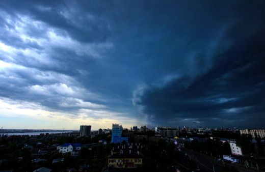 На Воронеж обрушилась стихия: последствия урагана и ливня в городе