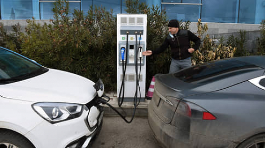 Электричкам дадут заправиться // В регионах Черноземья могут направить на установку автомобильных электрозарядных станций до 570 млн рублей