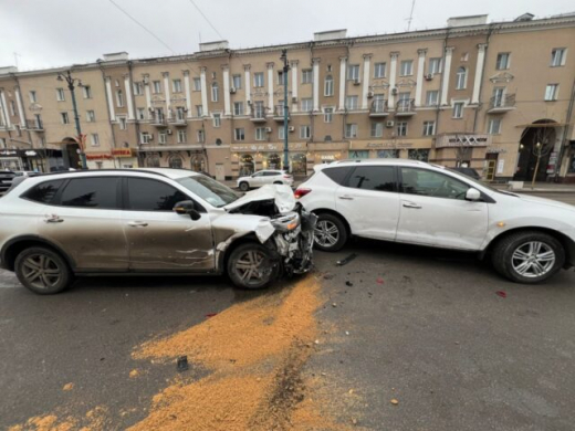 Три человека пострадали в массовом ДТП на проспекте Революции в Воронеже