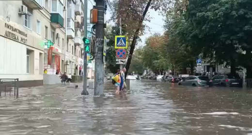 Воронеж встал в пробках из-за тропического ливня