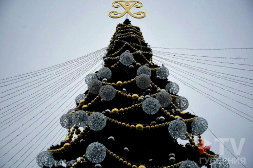 «Праздник нужен всем, но можно было сделать скромнее»: воронежцы высказались о новогодней ёлке на площади Ленина
