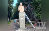 В Воронеже бюст Сергею Есенину облепили силиконом