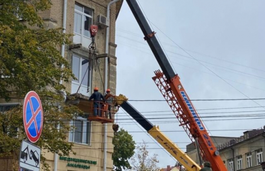 В Воронеже демонтируют 14 опасных балконов у дома на Пушкинской