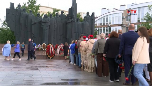 В Воронеже возложили цветы и венки к Вечному Огню в преддверии Дня памяти и скорби