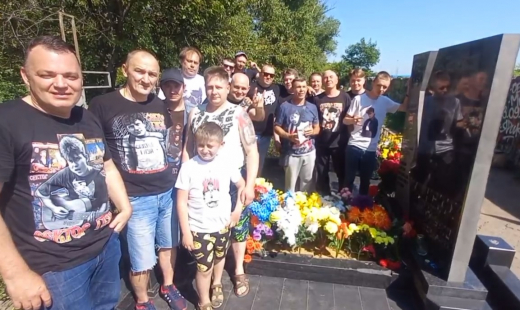Фанаты Юрия Хоя со всей страны приехали на могилу воронежской легенды