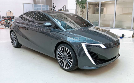 Отечественный электроседан «Молния» представили в России: конкурент Tesla и китайских брендов