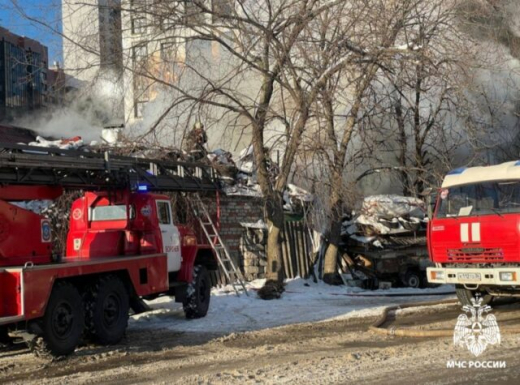 Квартира, автомобиль, мотоцикл и сарай сгорели в пожаре на ул. 9 Января