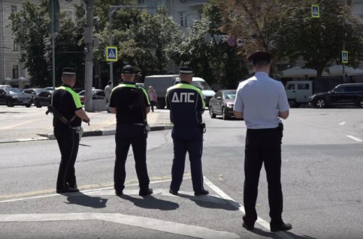 Полицейские провели в Воронеже рейд по выявлению мигрантов среди таксистов