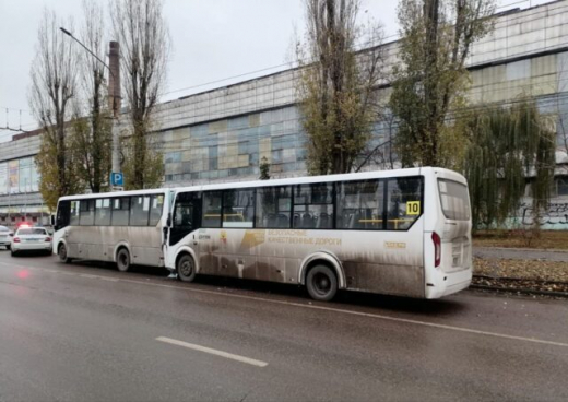 Ребёнок и ещё три пассажира пострадали при столкновении автобусов в Воронеже