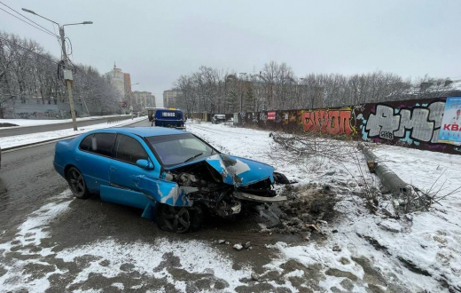 20-летняя девушка снесла столб на «Марке» в Воронеже