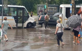 Благородный поступок воронежца во время ливня сняли на видео