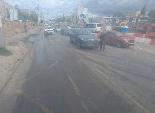 ДТП парализовало движение на одной из улиц Воронежа