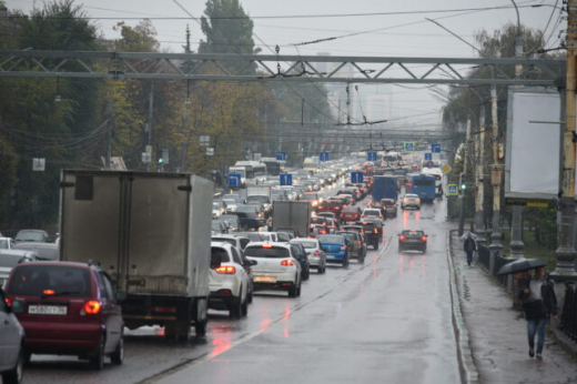 В центре Воронежа образовалась огромная пробка из-за неработающего светофора