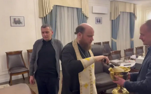 «Не зря освящал кабинет»: курский глава Хинштейн о признании вины экс-губернатора Смирнова