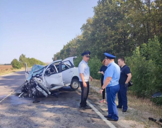 На трассе в Воронежской области столкнулись Lada и Opel: погибли три человека