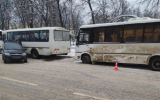 LADA Granta сбила пешехода и столкнулась с двумя автобусами в центре Воронежа