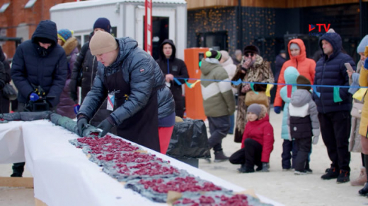 Как в Воронеже приготовили 100-метровый меренговый рулет и установили новый рекорд России