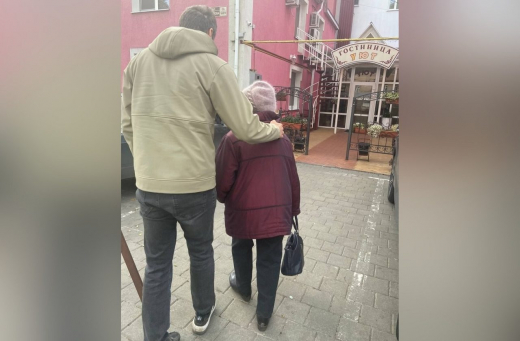 Пенсионерку с деменцией, сбежавшую на поезде в Адлер, вернули домой воронежские волонтёры