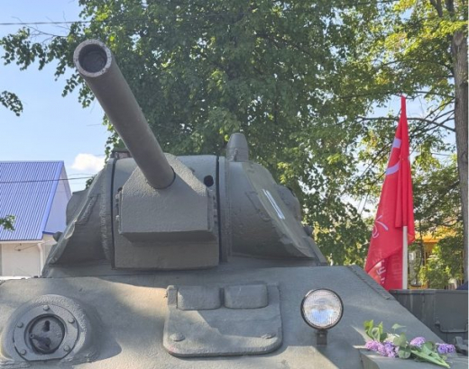 Памятник танку Т-34 торжественно открыли на митинге в честь 80-летия Победы под Воронежем