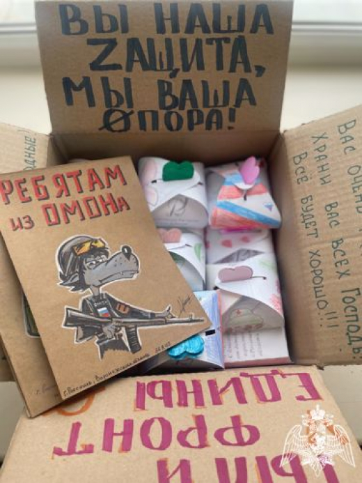 В Воронеже офицеры спецподразделений Росгвардии поблагодарили граждан и подрастающее поколение за письма и подарки