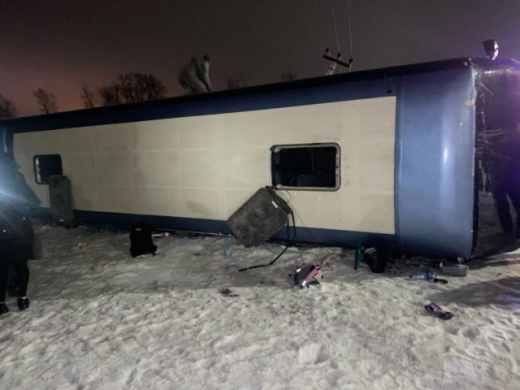 Автобус с пассажирами перевернулся на трассе М-4 «Дон» под Воронежем: пострадали 6 человек