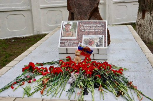 В воронежских Лисках открыли мемориальную доску герою, водрузившему Знамя Победы на крышу Рейхстага