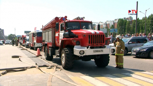 Воронежские сотрудники МЧС провели пожарно-тактические учения в торговом центре