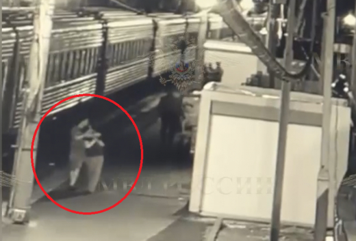 Мужчину, захватившего заложницу на станции в Воронежской области, отправят в психбольницу