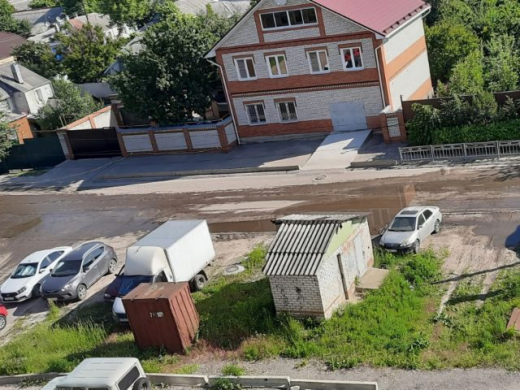 Воронежцы пожаловались на зловонную реку, из-за которой нельзя подобраться к жилым домам