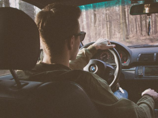 В воронежском селе 19-летний парень улетел в кювет на угнанной легковушке
