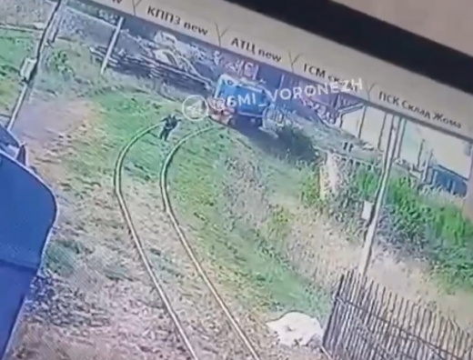 Появилось видео гибели воронежца, который косил траву на ж/д путях