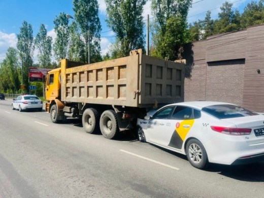4-летний ребёнок пострадал в ДТП с такси в Воронеже