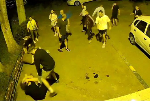 Зверское избиение прохожих за отказ дать сигареты записали камеры в Воронеже