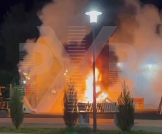 Появилось видео горящей детской площадки в Воронежской области после атаки БПЛА
