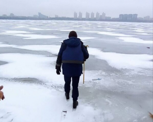 Около 50 фанатов зимней рыбалки вышли на тонкий лёд водохранилища в Воронеже