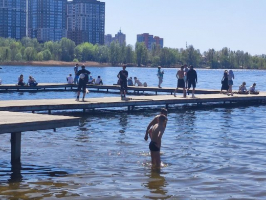 Воронежцы досрочно открыли купальный сезон на водохранилище
