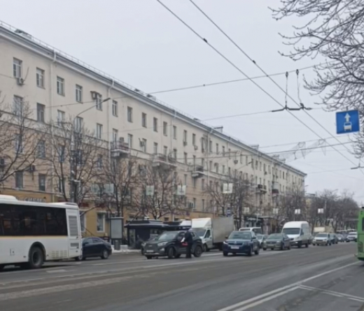 Три центральные улицы Воронежа встали в пробках из-за ДТП с автобусом