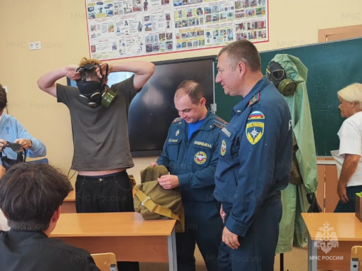 Уроки гражданской обороны: семилукские школьники примерили противогазы и узнали о сигнале «Внимание всем!»