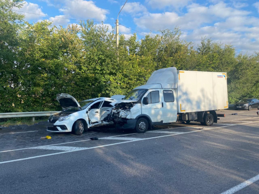 В Воронежской области водитель Renault logan не уступил дорогу «Газели» и погиб