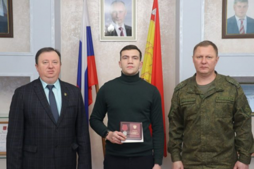 Под Воронежем бойцу СВО вручили медаль ордена «За заслуги перед Отечеством»