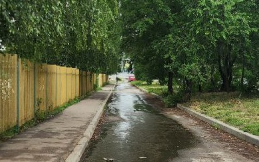 «Не могу ребёнка в сад отвести»: зловонные стоки затопили микрорайон в Воронеже