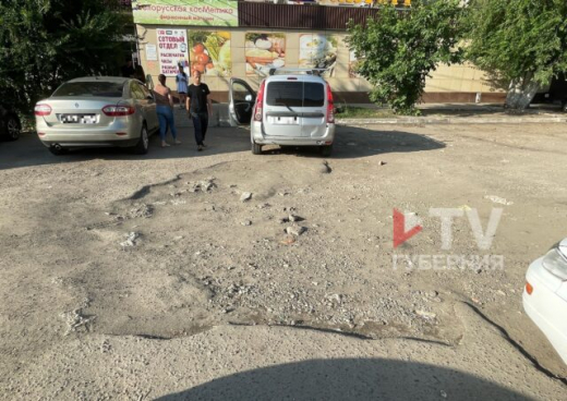 Воронежцы пожаловались на разбитый участок дороги в Ленинском районе