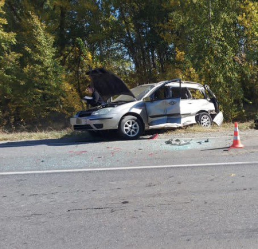 В Воронежской области Ford Focus столкнулся с грузовиком: погиб водитель иномарки