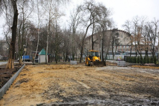 В Воронеже в парке у цирка начали ремонт спортплощадки