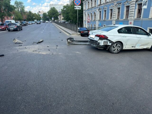 В центре Воронежа мотоциклист погиб после столкновения с иномаркой