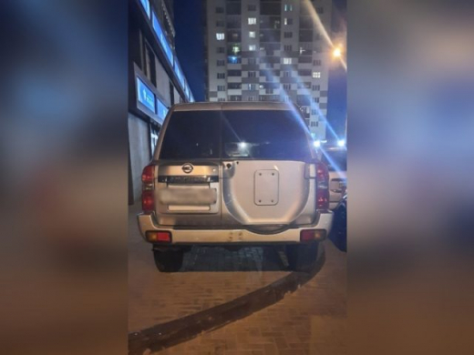 В Воронеже оштрафовали автомобилиста, припарковавшегося посреди тротуара