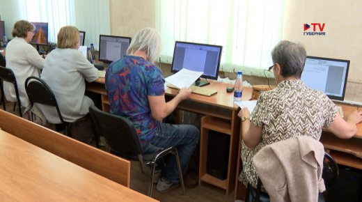 Воронежские пенсионеры продлевают своё активное долголетие с помощью компьютера