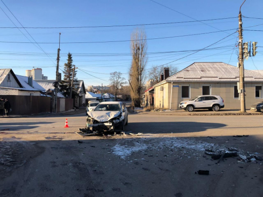 Шесть человек пострадали в столкновении двух автомобилей в центре Воронежа